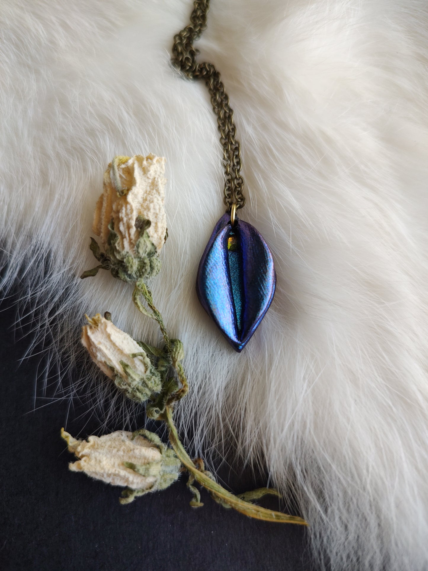 Small yoni necklace